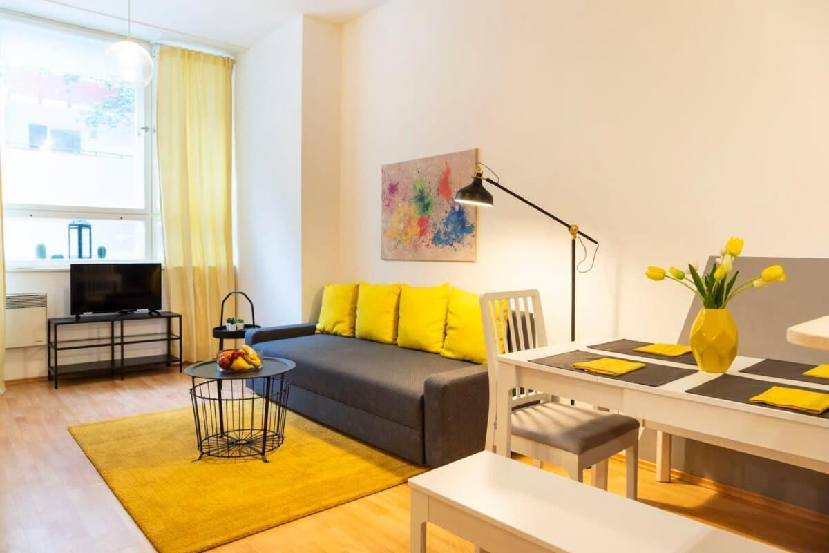 Cozy 2 Room Apartment Next To Hermannstrasse 베를린 외부 사진