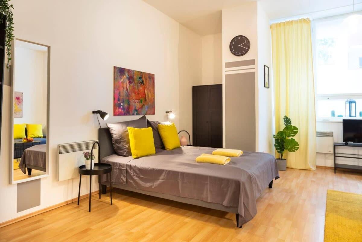 Cozy 2 Room Apartment Next To Hermannstrasse 베를린 외부 사진