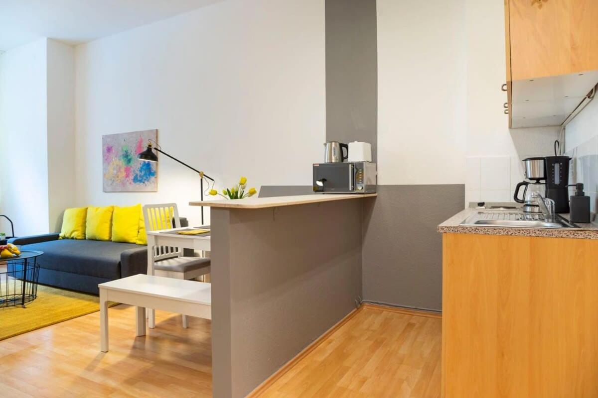 Cozy 2 Room Apartment Next To Hermannstrasse 베를린 외부 사진