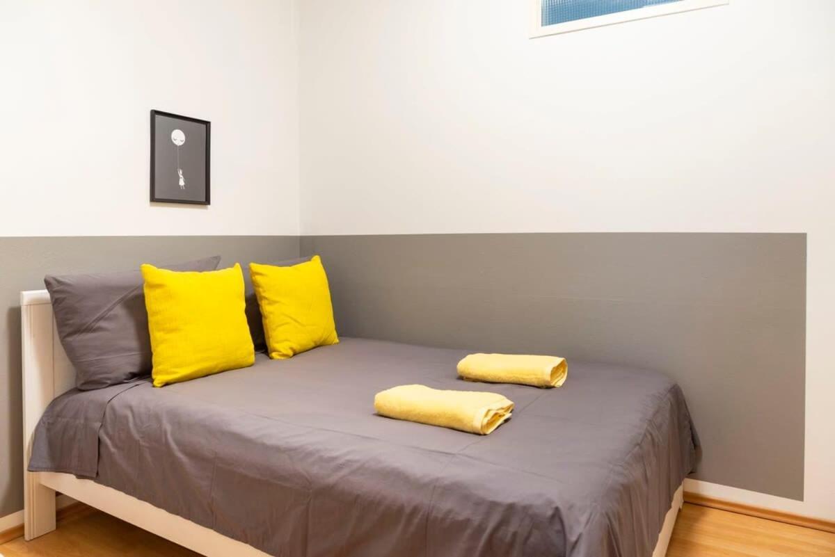 Cozy 2 Room Apartment Next To Hermannstrasse 베를린 외부 사진